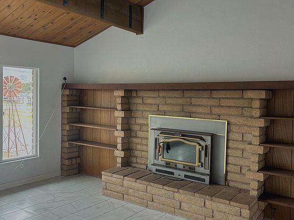 4th image of 15175 Columbet Ave