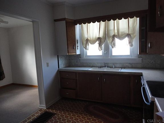 4th image of 187 Corliss St