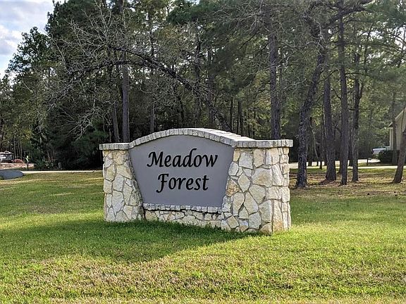 High Meadow Ranch is known for its acreage homesites, country setting, golf-living and stately Texas stone street entrances.