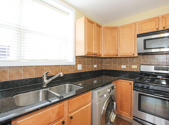 5th image of 20 S Austin Blvd APT 3