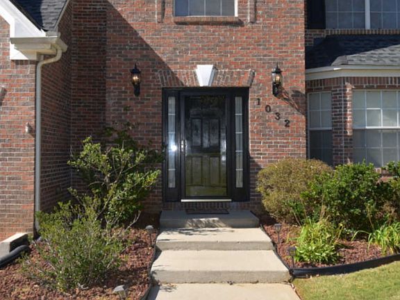 3rd image of 1032 Gloria Grand Blvd