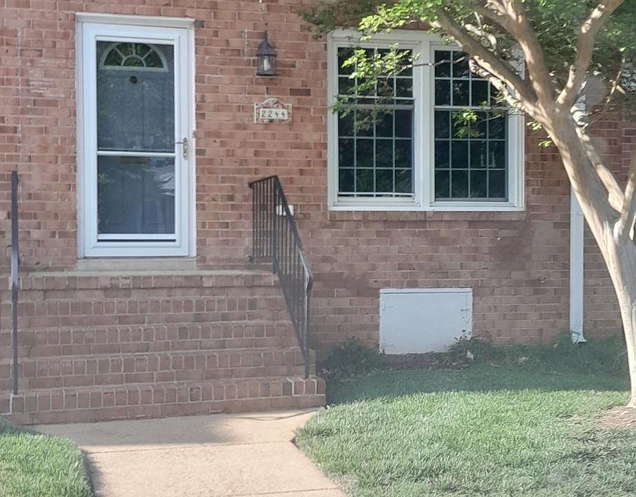 1st image of 2244 Cresthaven Ct