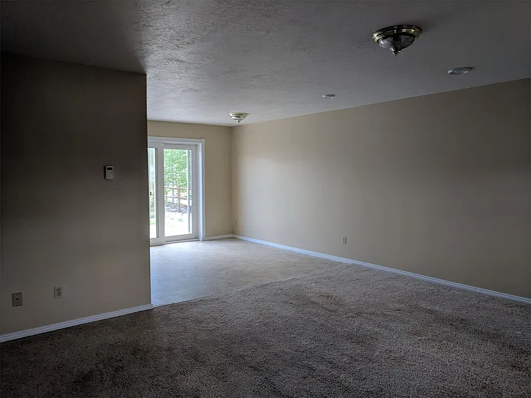 439B Country Club Ln — Photo 8