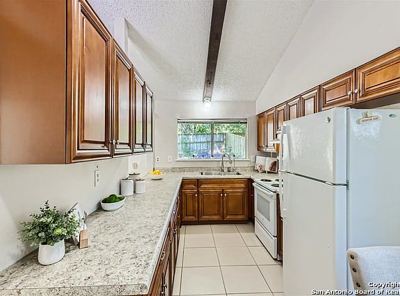 4th image of 4911 BLUETOP LN