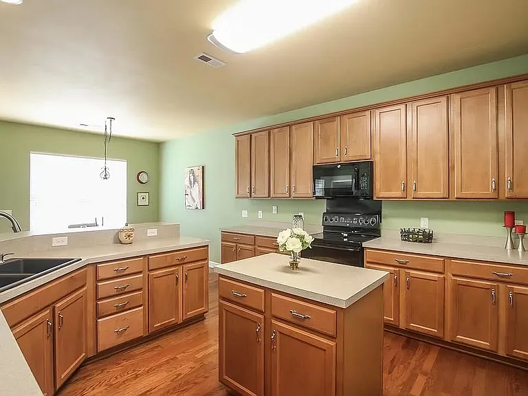 3015 Cairns Dr W — Photo 10