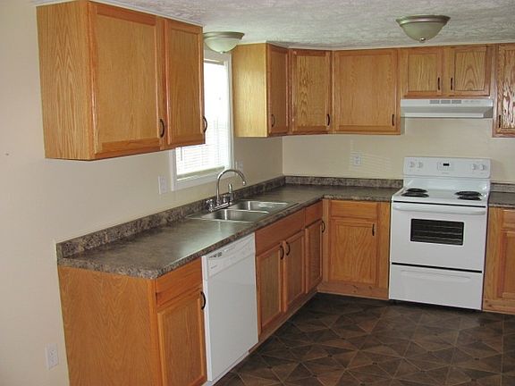 3rd image of 729 Walnut Hill Cres