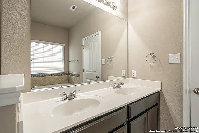 12911 Brewster Ml — Photo 26