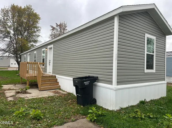 117 Countryside Ln SE, Mandan, ND 58554