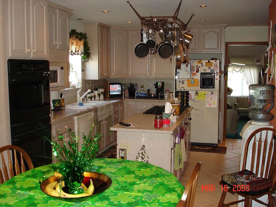 Remodeled and upgraded kitchen/dining room