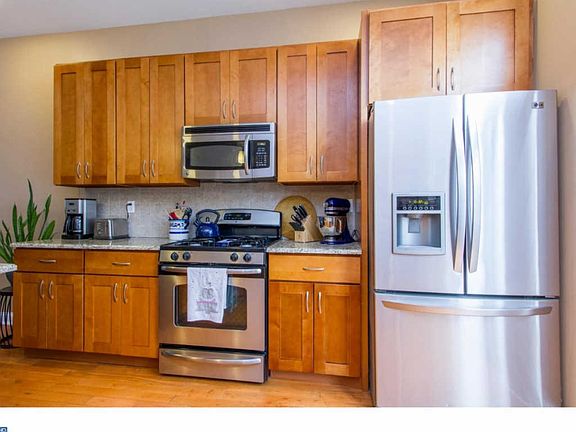 4th image of 1019 Dorrance St