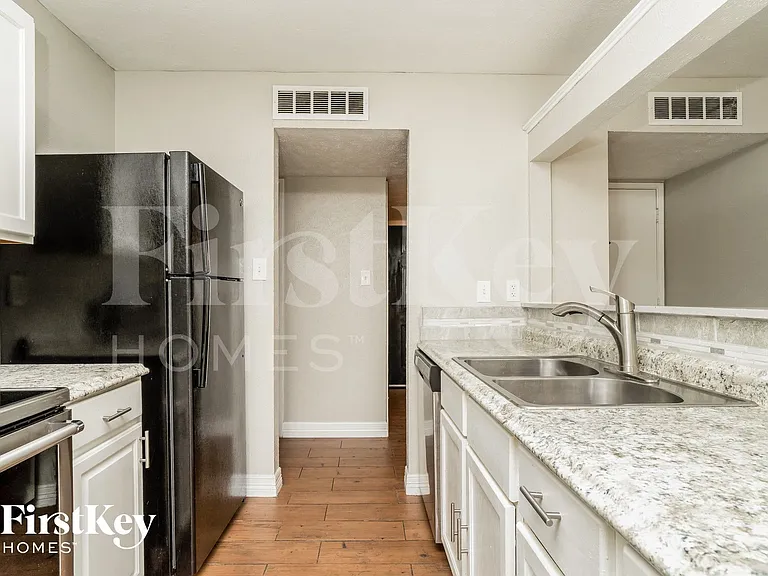 7000 Wildbriar Ct E — Photo 7