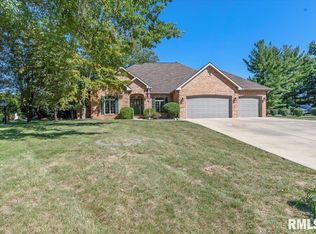 26 Georgetowne Rd, Sherman, IL 62684