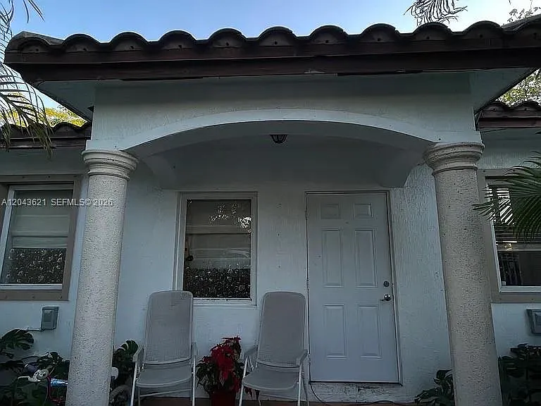 3800 SW 29th St #3800 — Photo 1