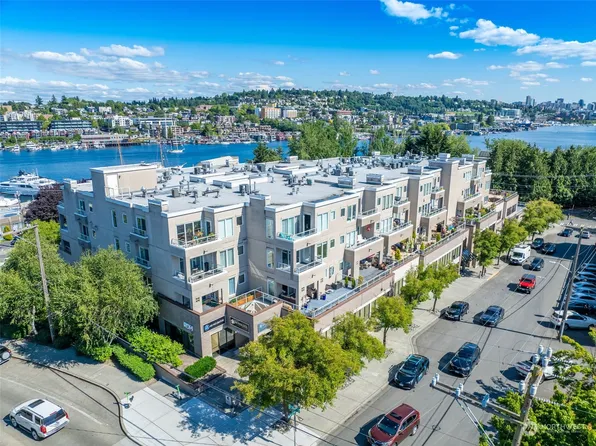 3300 Meridian Avenue N #201, Seattle, WA 98103