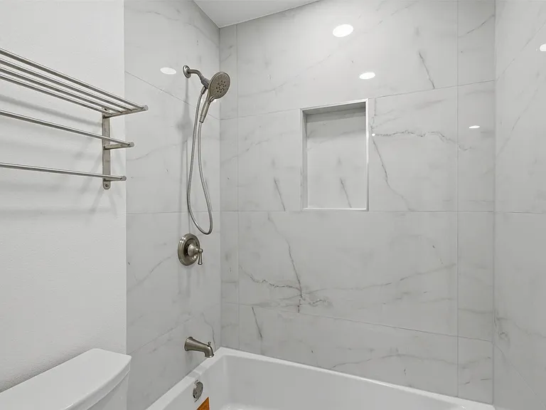 7517 Meadow Oaks Dr — Photo 18
