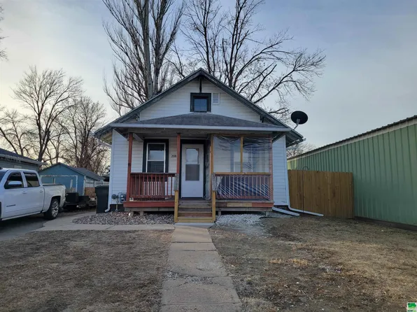 208 E 13th St, South Sioux City, NE 68776