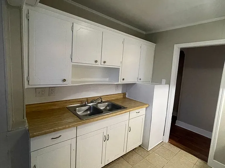 1131 Amelia Ave — Photo 5