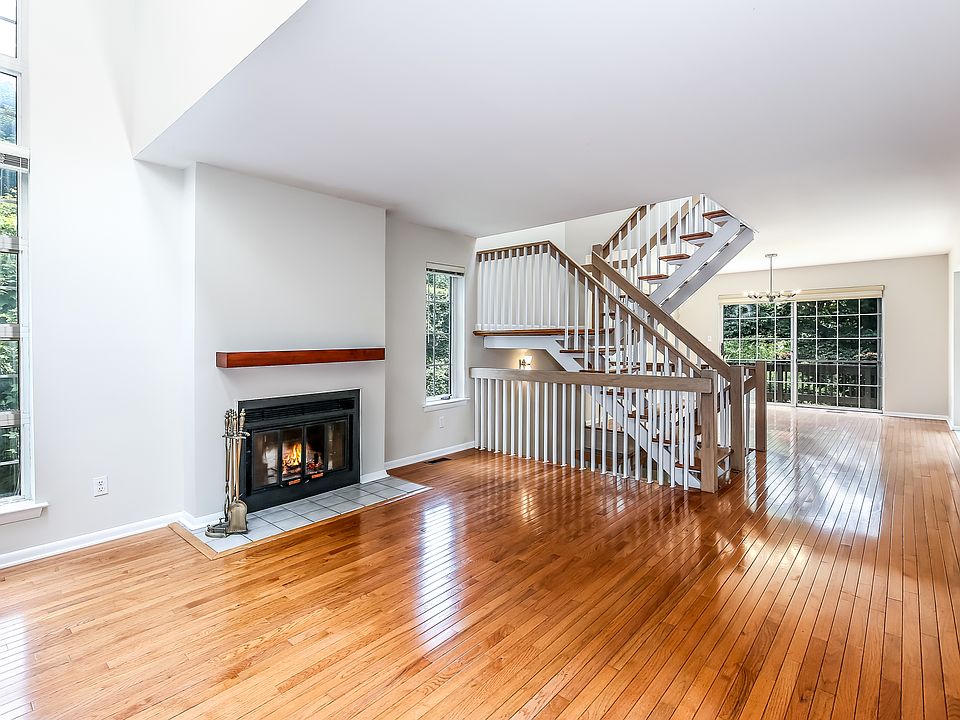 1st image of 6 Pine Wood Cir