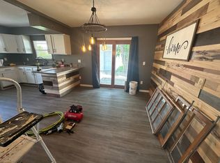 111 Rapids Ave SW, Cedar Rapids, IA 52404