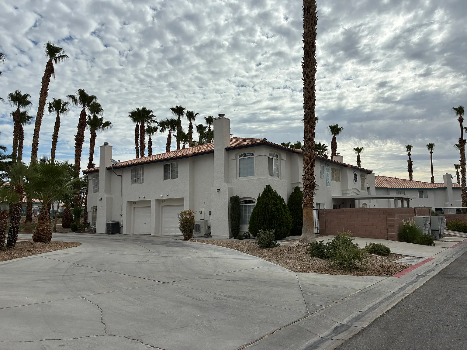 3bed/2.5bath/1gar - Townhome 89108 — Photo 2