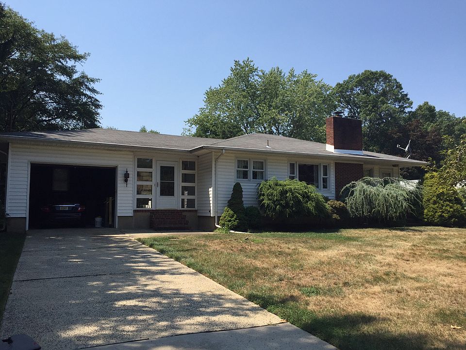 2nd image of 135 Ainsworth Ave