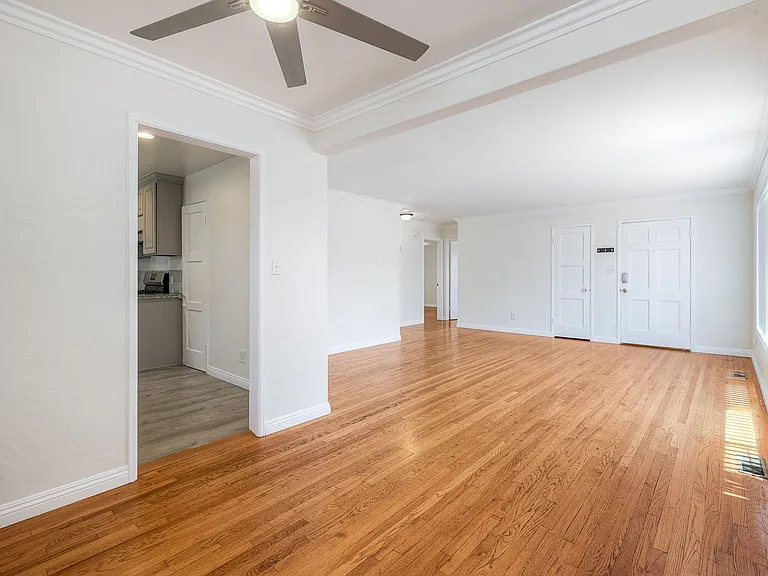 8800 Hayes St — Photo 27