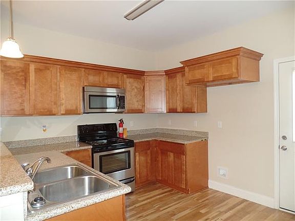 4th image of 209 Bella Sera Ln