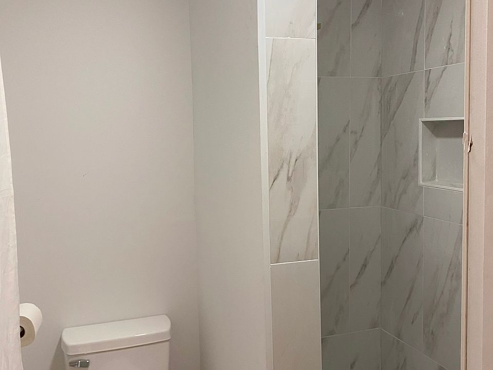 1st image of 75 1/2 W Elm Ave #1