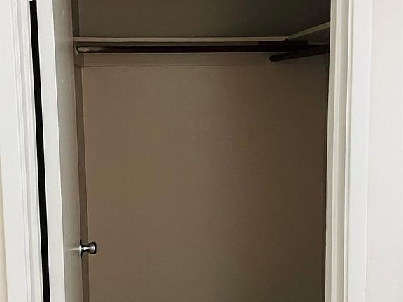 4th image of 3911 Hamilton Ave #6