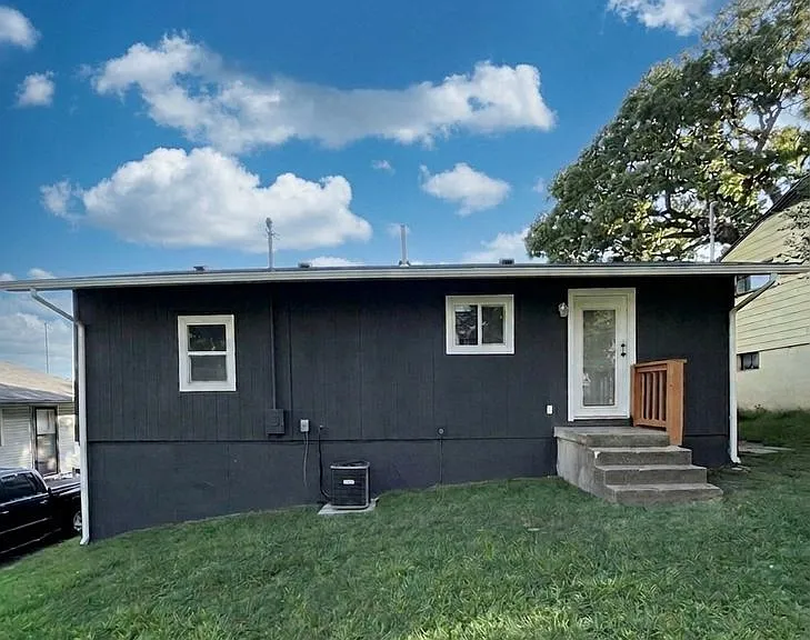 3741 Elmwood Ave — Photo 19