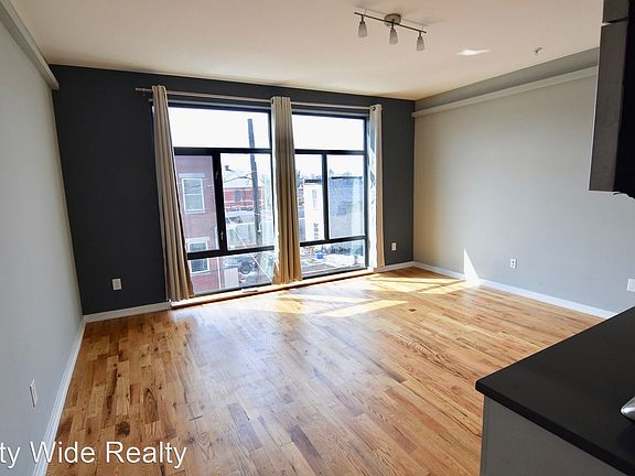 3rd image of 531 N Budd St #1O