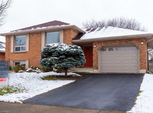 15 Christie Ln, Brantford, ON N3R7S4