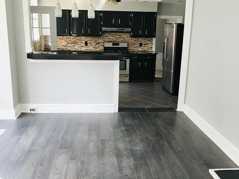 323 Brighton Ter — Photo 3