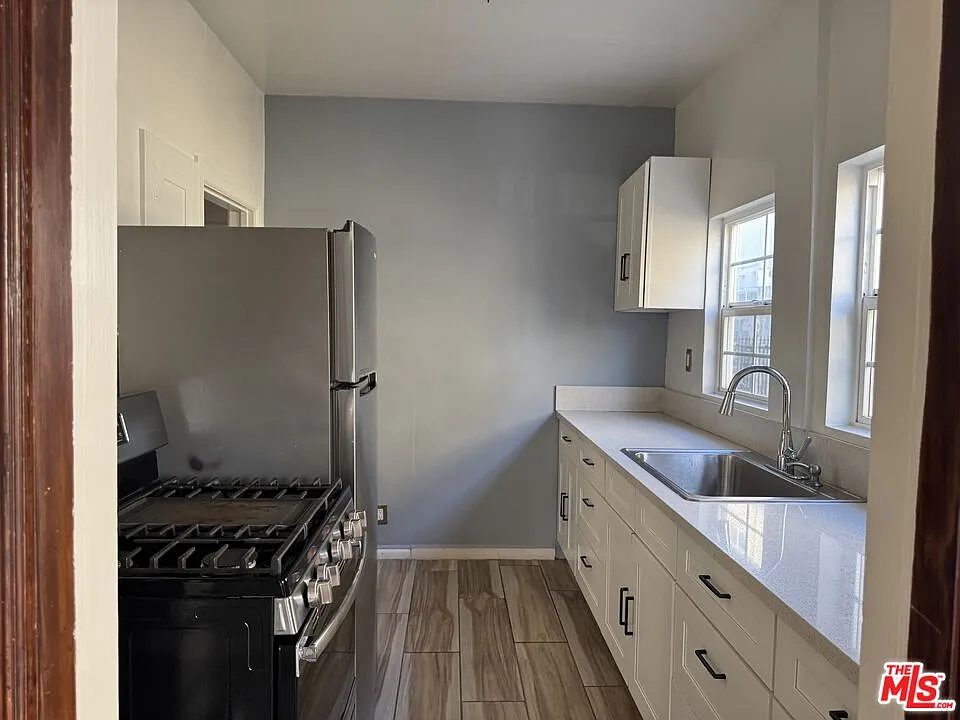 1 bed, 1.0 bath, 900 sqft, $2,300 — Photo 3