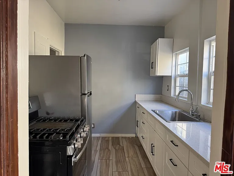 2122 6th Ave — Photo 3