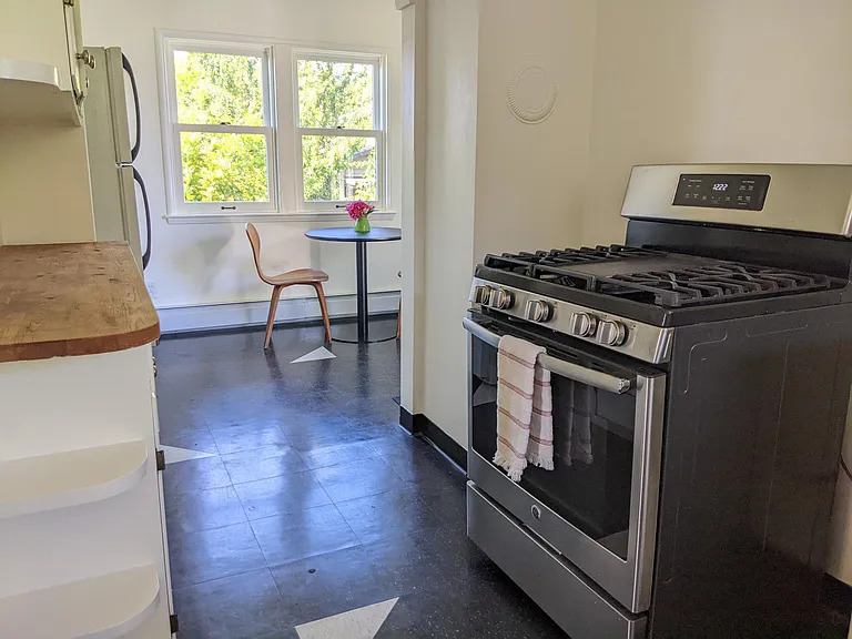 1303 Berkeley Way — Photo 7