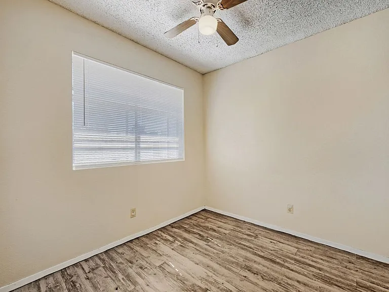 2745 Jennydiane Dr #D — Photo 10