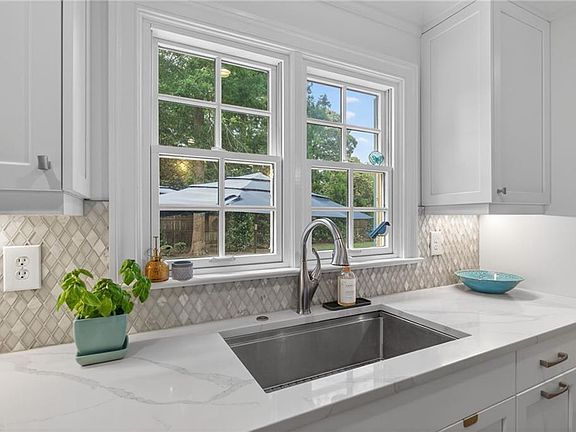 4th image of 1902 Crestview Lndg