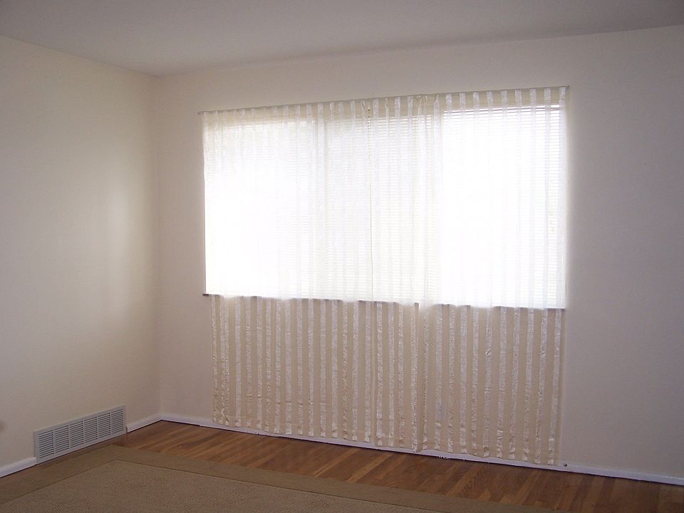 Living Room 12 x 12