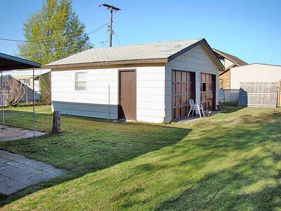 2 car garage with side access