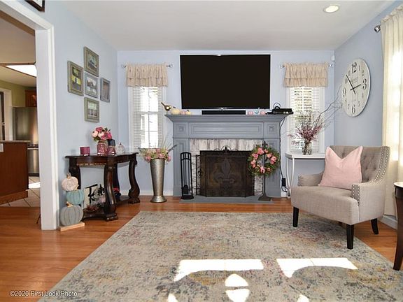 2nd image of 11 Holsmith Ct