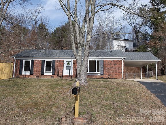 4th image of 9 Lynwood Cir
