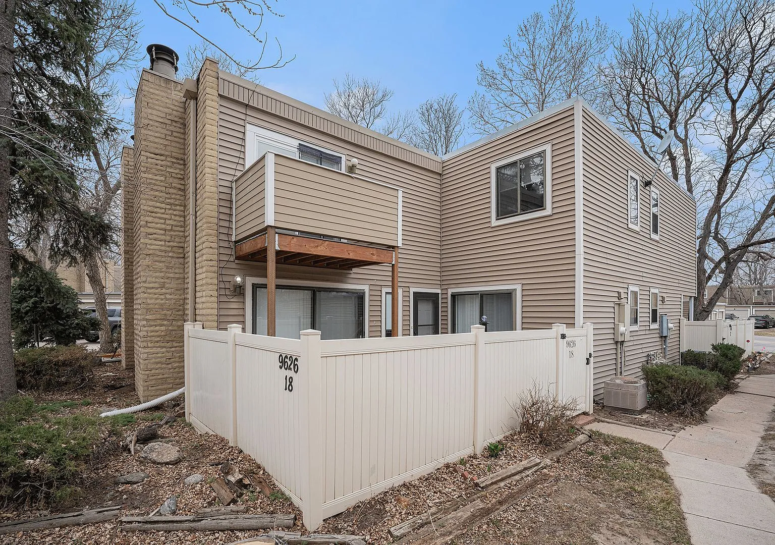 Charming 2 Bedroom 1.5 Bathroom Condo in Southeast Denver available Now! — Photo 1