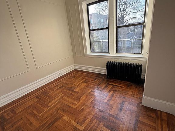 4th image of 210 Roseville Ave