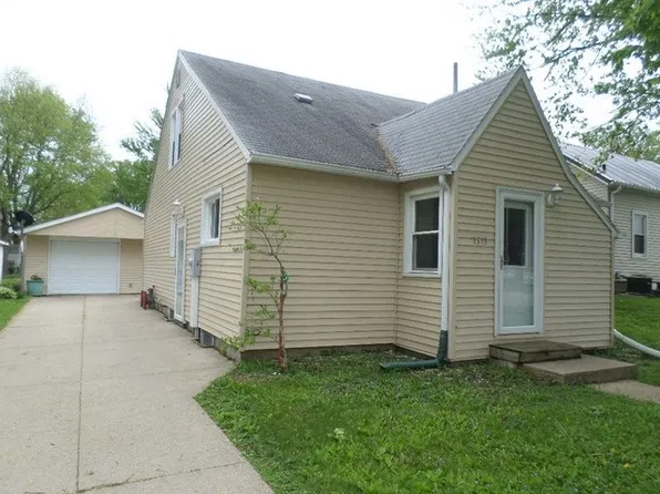 1315 5th Ave NW, Waverly, IA 50677