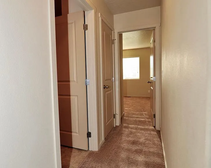 1288 N Pyroclast St — Photo 9