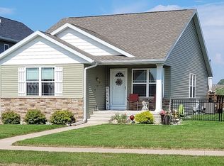 1583 Olde Brandy Ln, Davenport, IA 52807