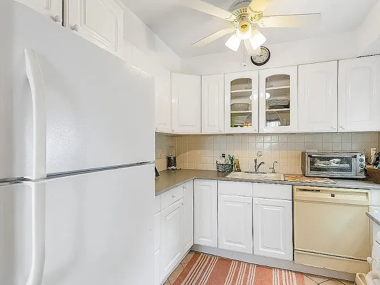 68-35 150th St #328B — Photo 2
