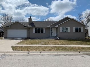 213 Rothmoor Dr, Gilbert, IA 50105