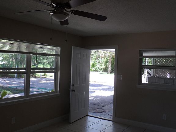 5th image of 214 N Cypress Way